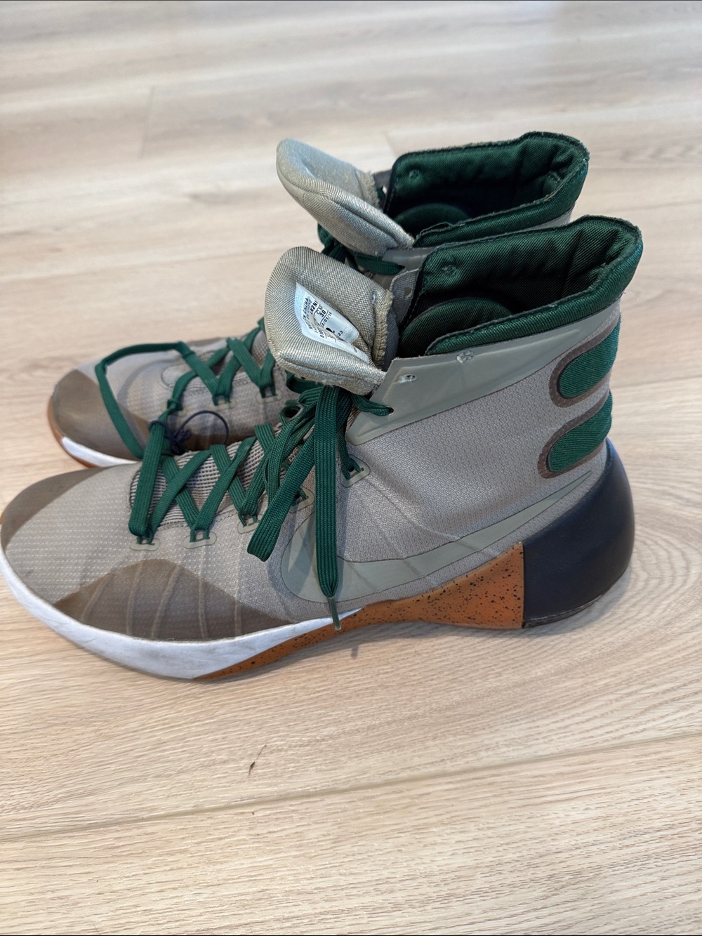 Nike Hyperdunk 2015 iD
Men's Basketball High Top Shoes Olive Green
Gray 12